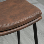 Lot de 2 tabourets de bar avec repose-pieds acier style industriel assise incurvée 48,5 x 38,5 x 68,5 cm marron noir