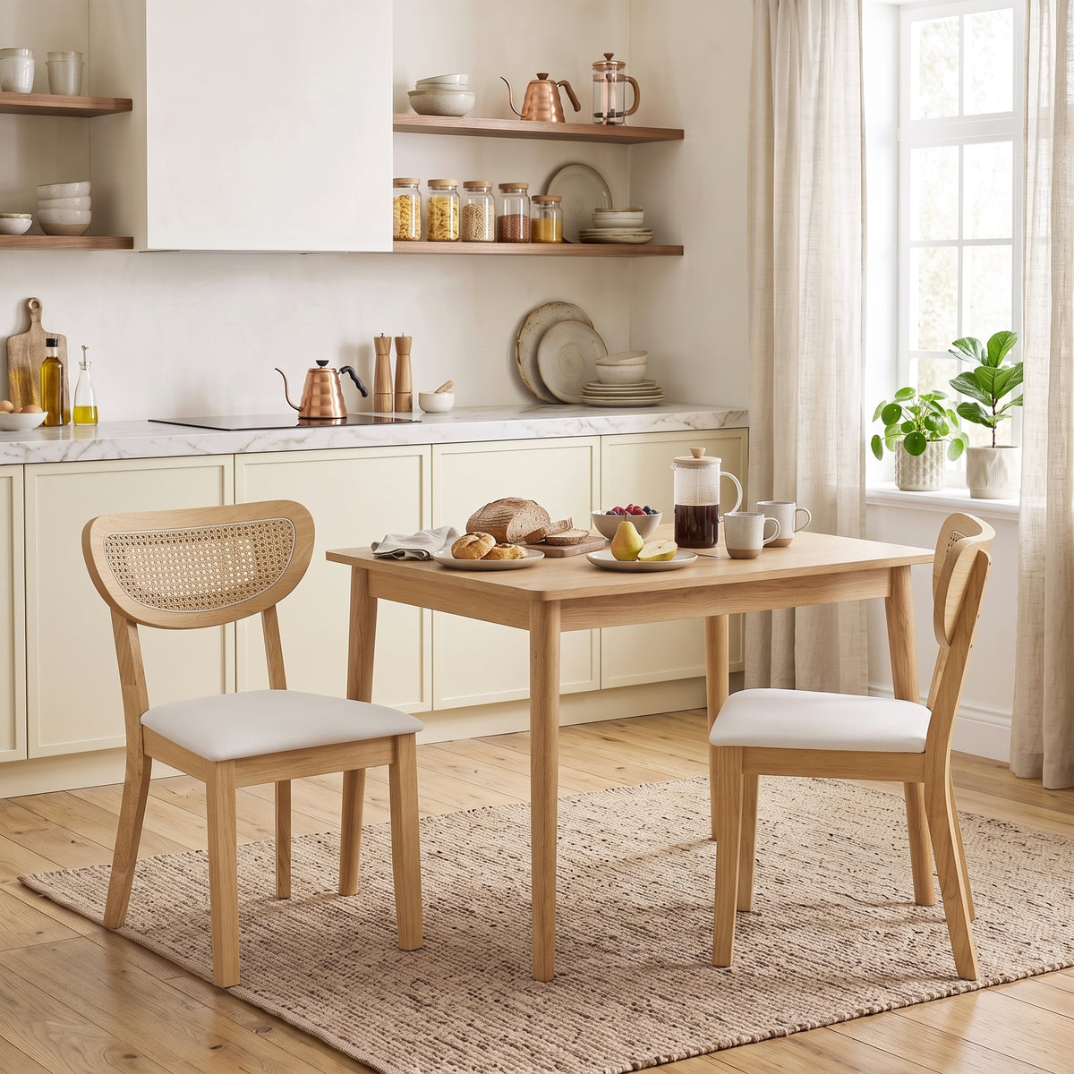 Juego de 2 sillas de comedor, sillas de cocina tapizadas en lino, respaldo con efecto ratán y patas de madera de caucho, beige