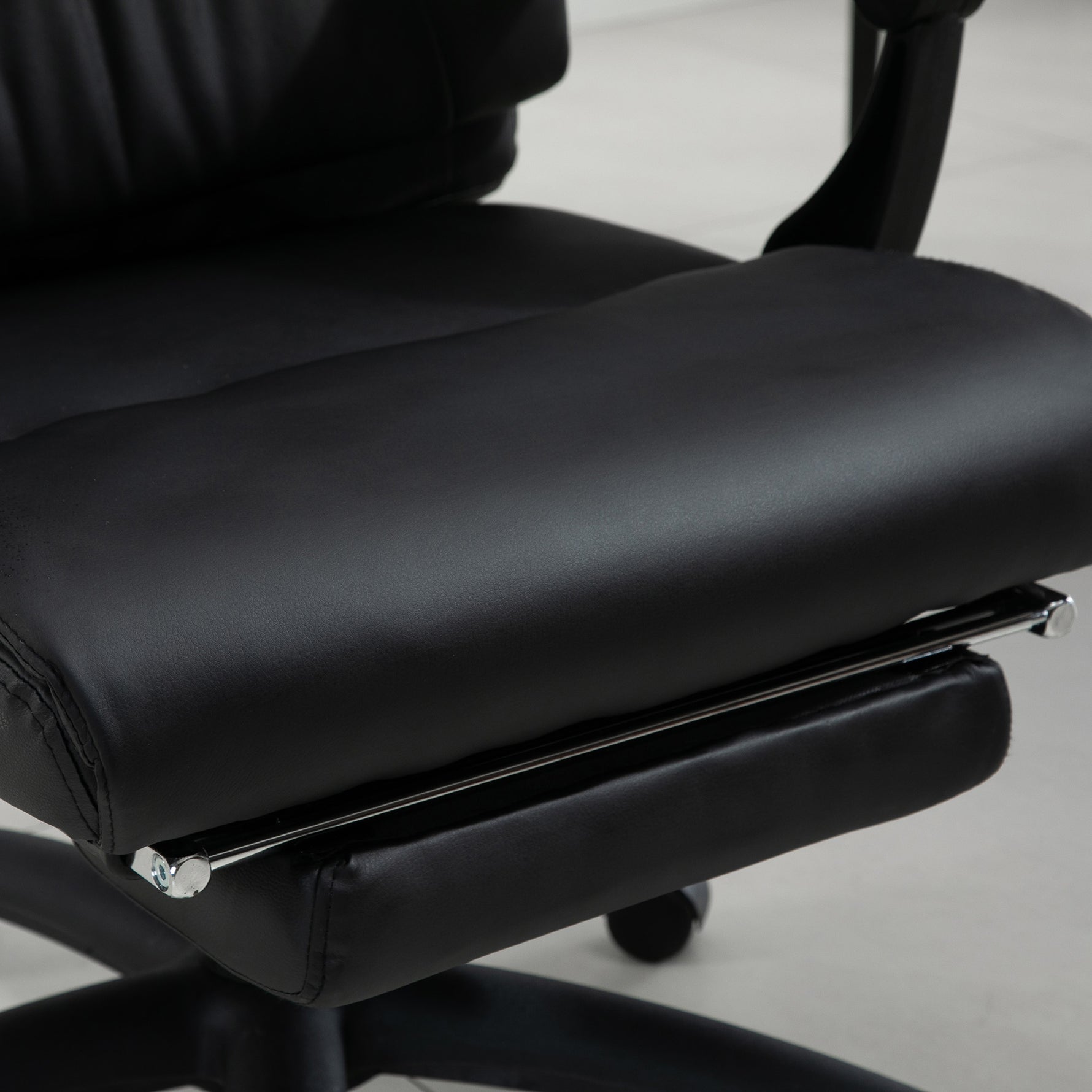 Fauteuil de bureau manager massant repose-pied + tétière intégrés dossier inclinable hauteur réglable 68 x 79 x 104-112 cm noir