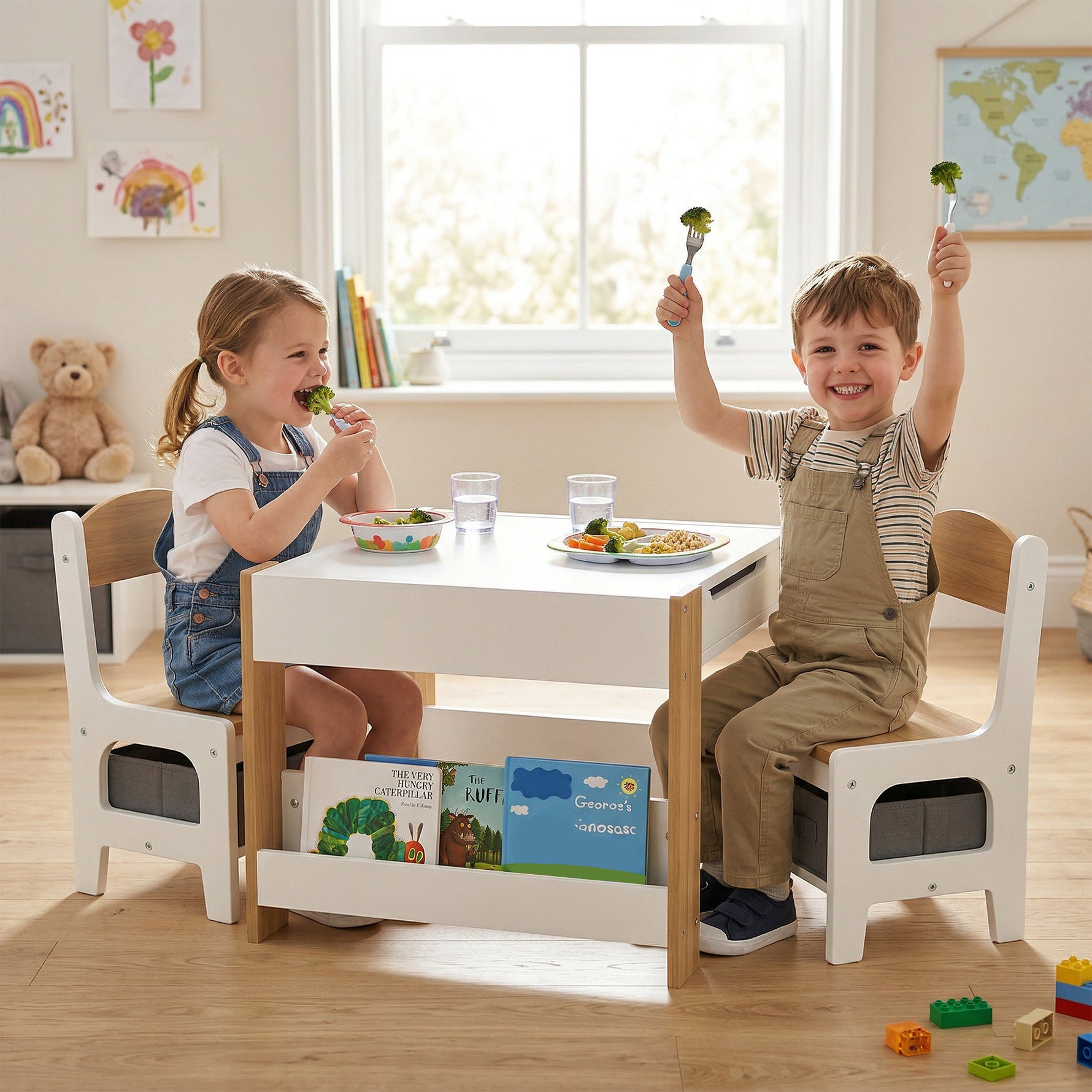 Ensemble 3 pièces table et 2 chaises pour enfant avec plateau réversible tableau noir, panier de rangement, étagères