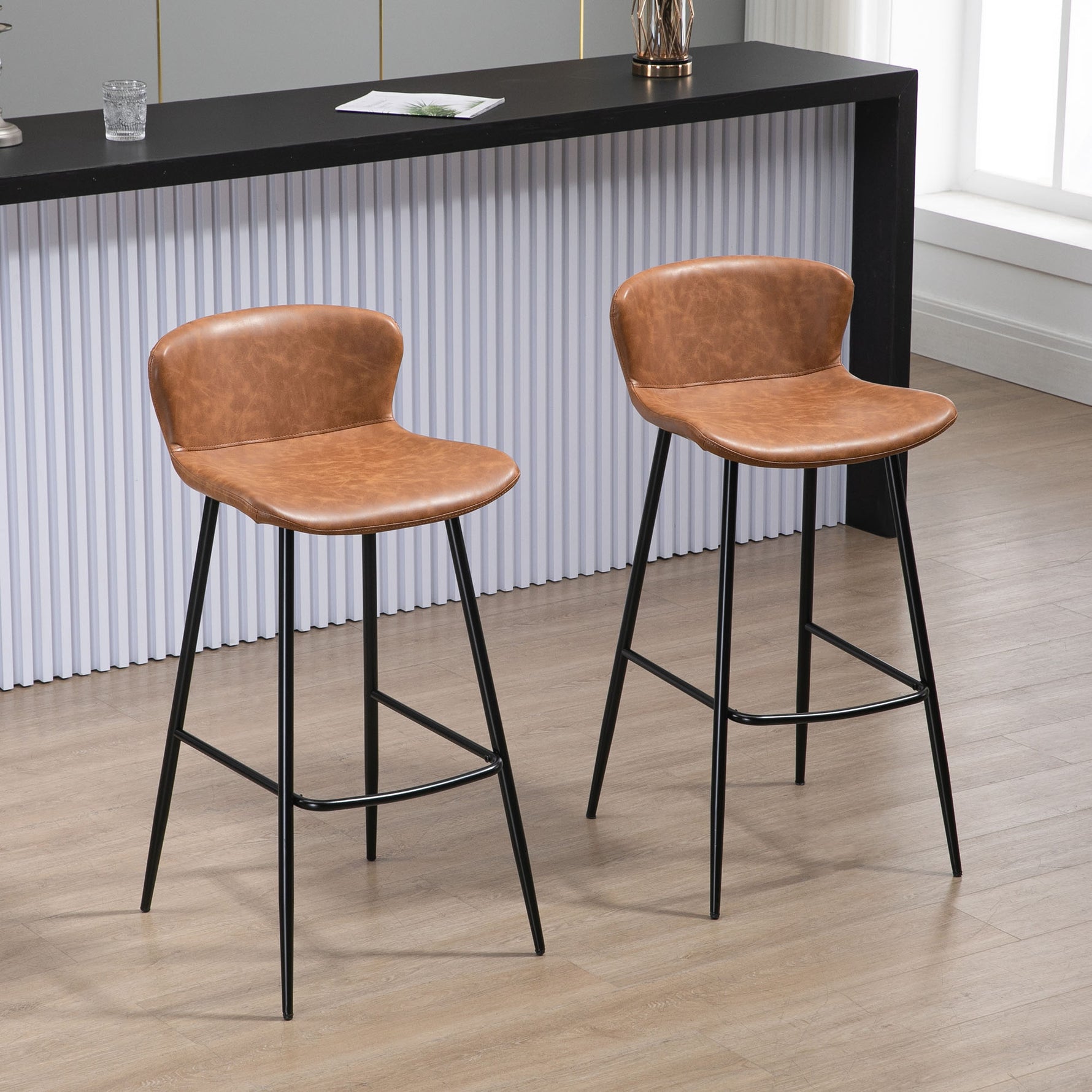 Lot de 2 tabourets de bar assise en similicuir hauteur 76 cm avec repose-pieds en acier et dossier design vintage marron