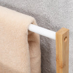 Porte-serviettes en bambou sur pieds avec 3 barres support pour serviette étagère de salle de bain - 48 x 25,8 x 94 cm