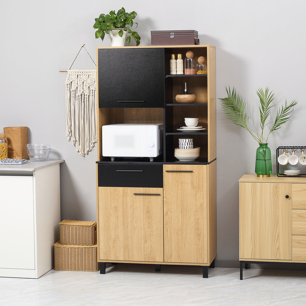 Armario de cocina multialmacenaje con cajón, 3 armarios, 4 nichos y pasacables, altura 180 cm, negro y madera natural