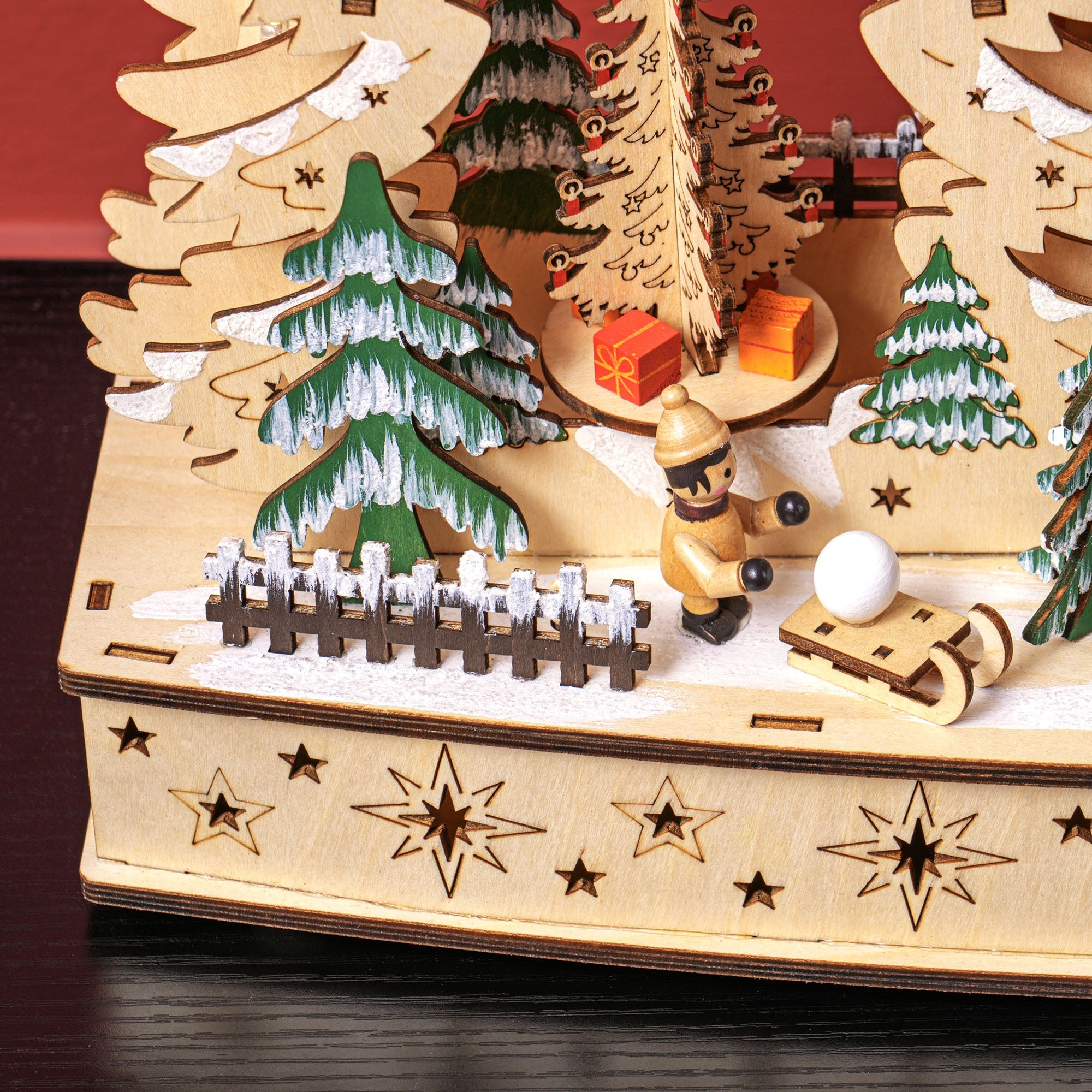 Light-up Christmas village, animated wooden Christmas village, with 20 LEDs, snowy landscape, 45L x 12W x 30H cm, natural wood