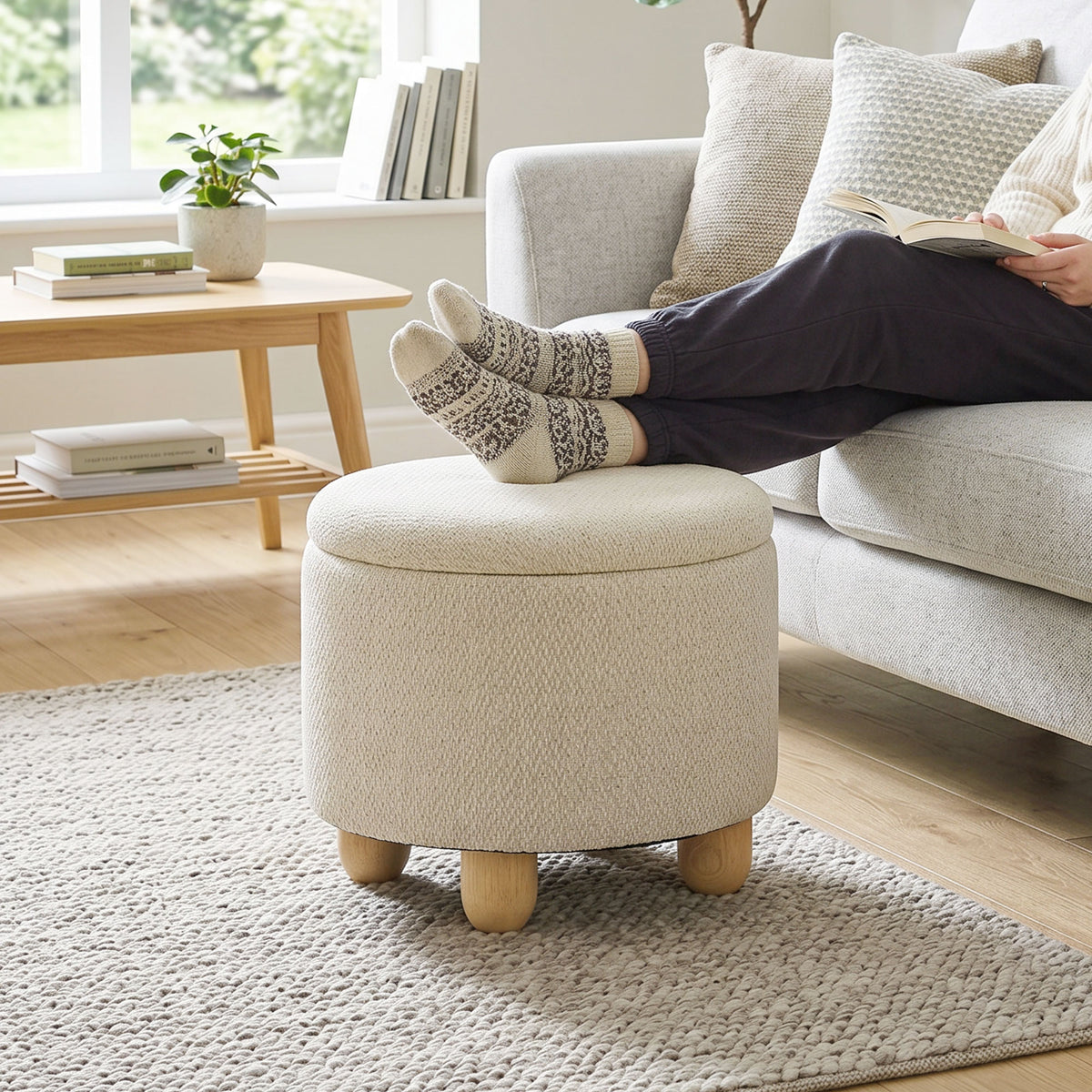 Ronde opbergpoef van jute, voetenbankje met deksel, poten van rubberwood, beige