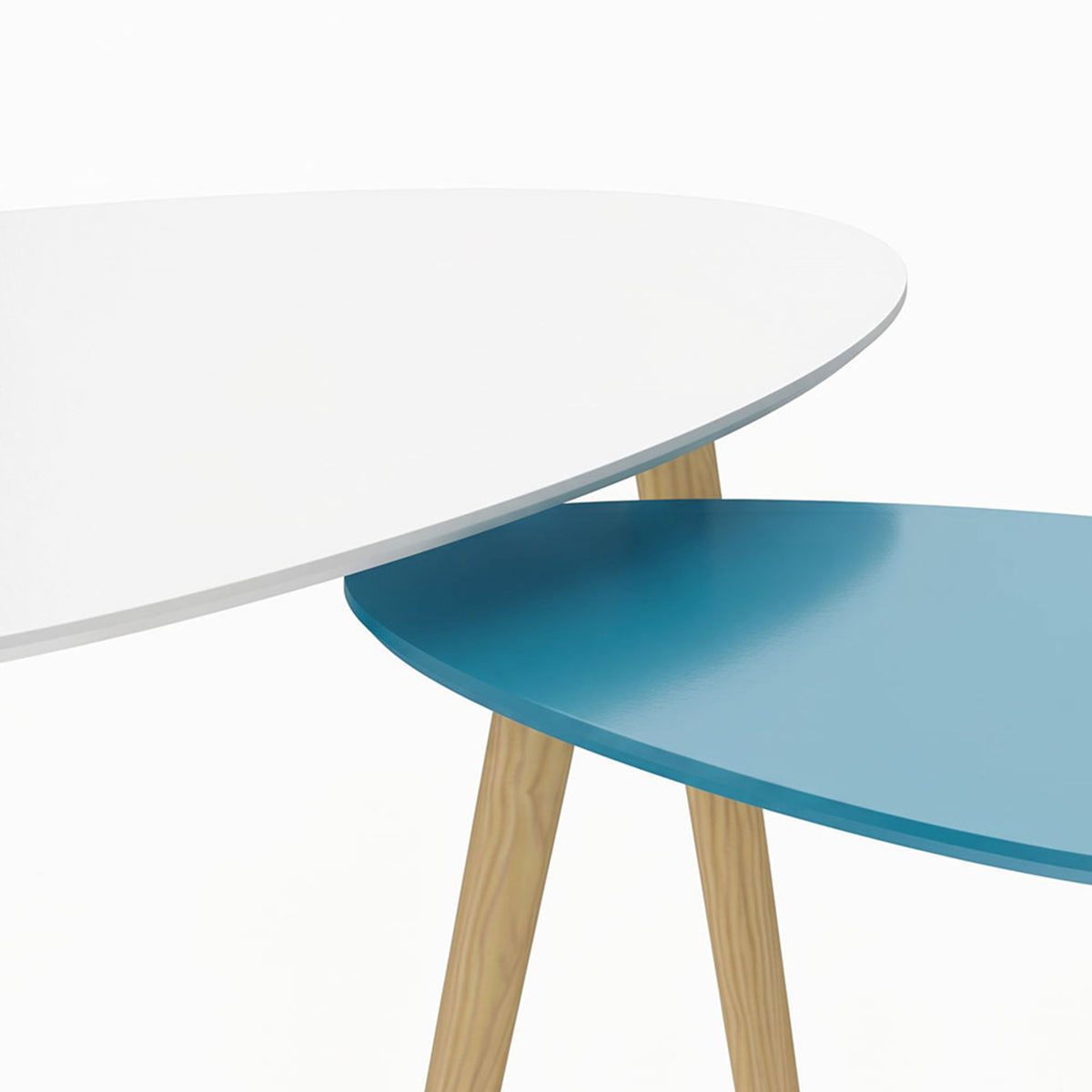 Set di 2 tavolini da salotto nidificanti design scandinavo, gambe in legno e piano in legno, bianco e blu
