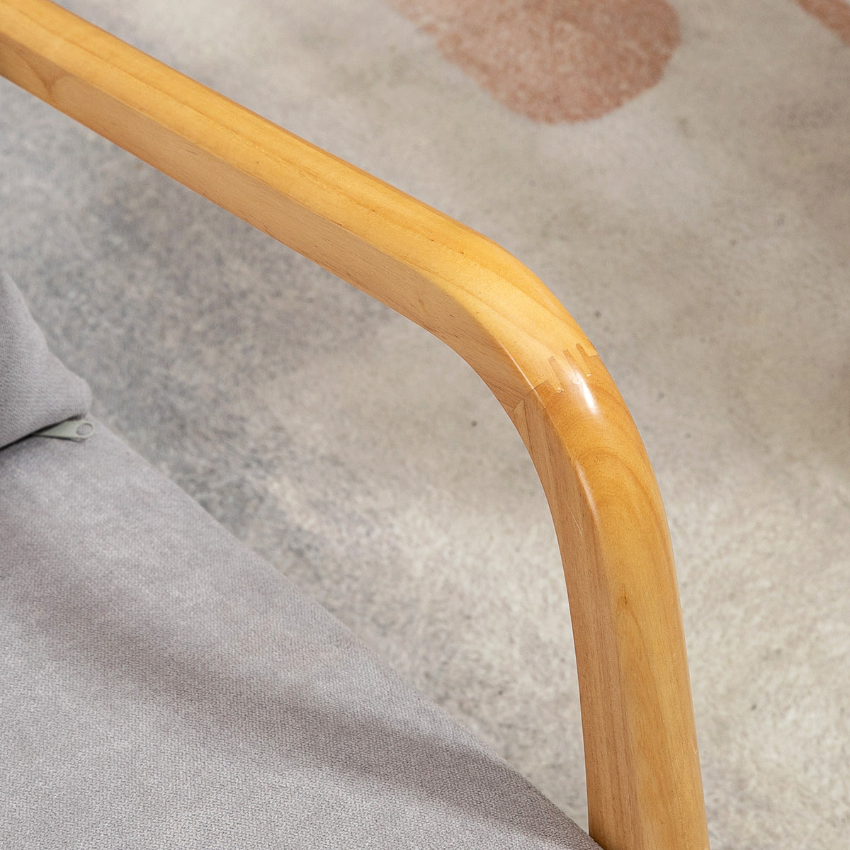 Fauteuil lounge - 3 coussins inclus - assise profonde - accoudoirs - structure bois hévéa - velours givré gris