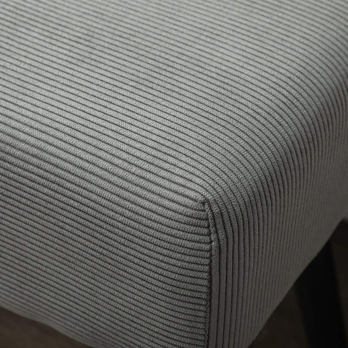 Banc banquette bout de lit rembourré en velours côtelé et pieds en acier noir charge 220 Kg 100 x 36 x 45 cm gris