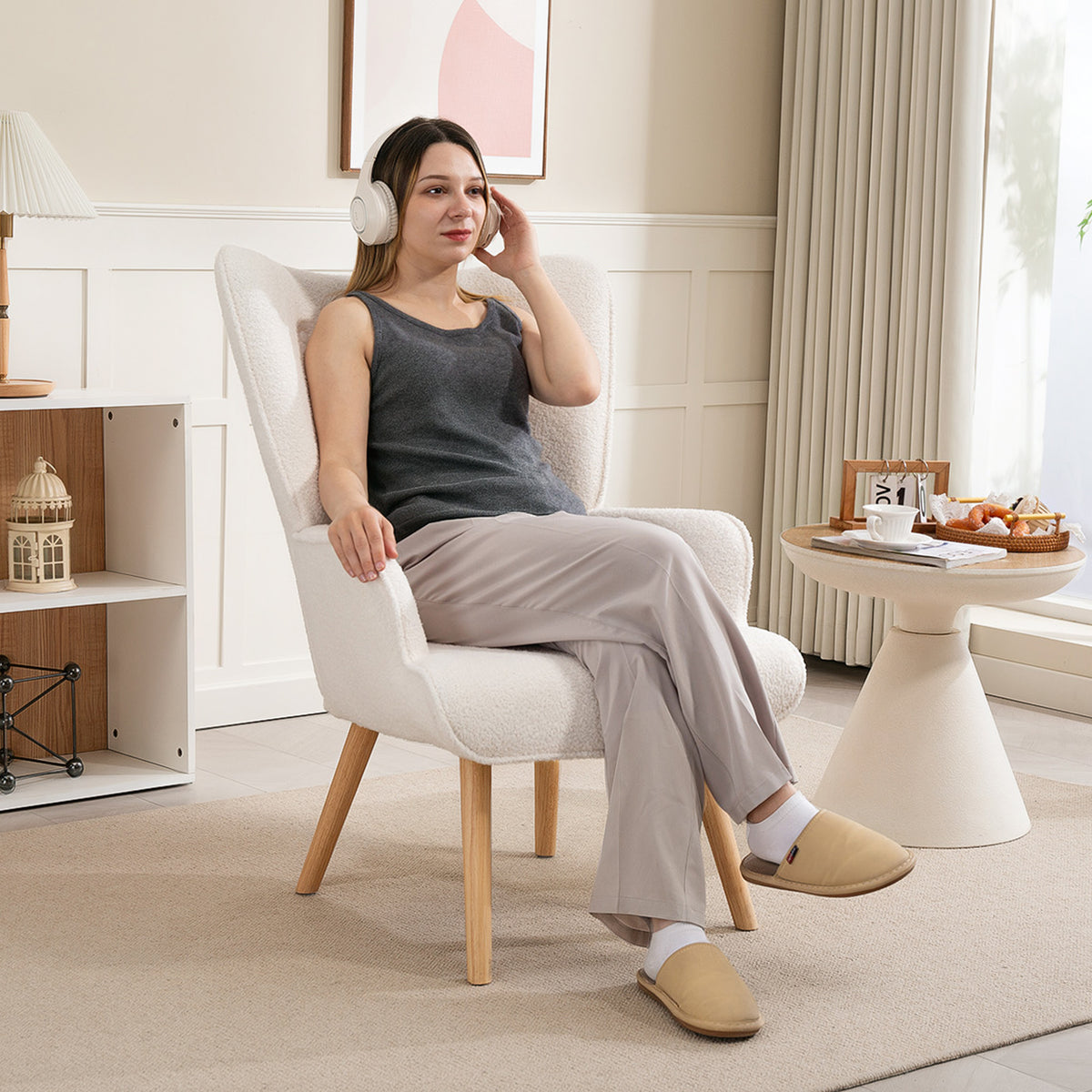 Fauteuil de salon en tissu bouclette, fauteuil capitonné et rembourré avec pieds en bois, 71 x 74 x 96 cm, beige