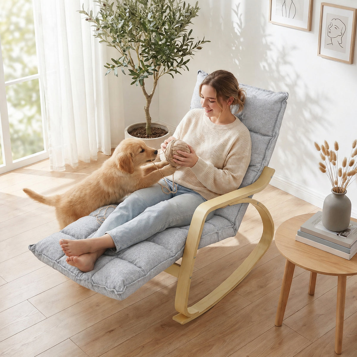Poltrona a dondolo con poggiapiedi regolabile, sedia a dondolo con gambe in legno di betulla, 67x93x105 cm, grigio chiaro