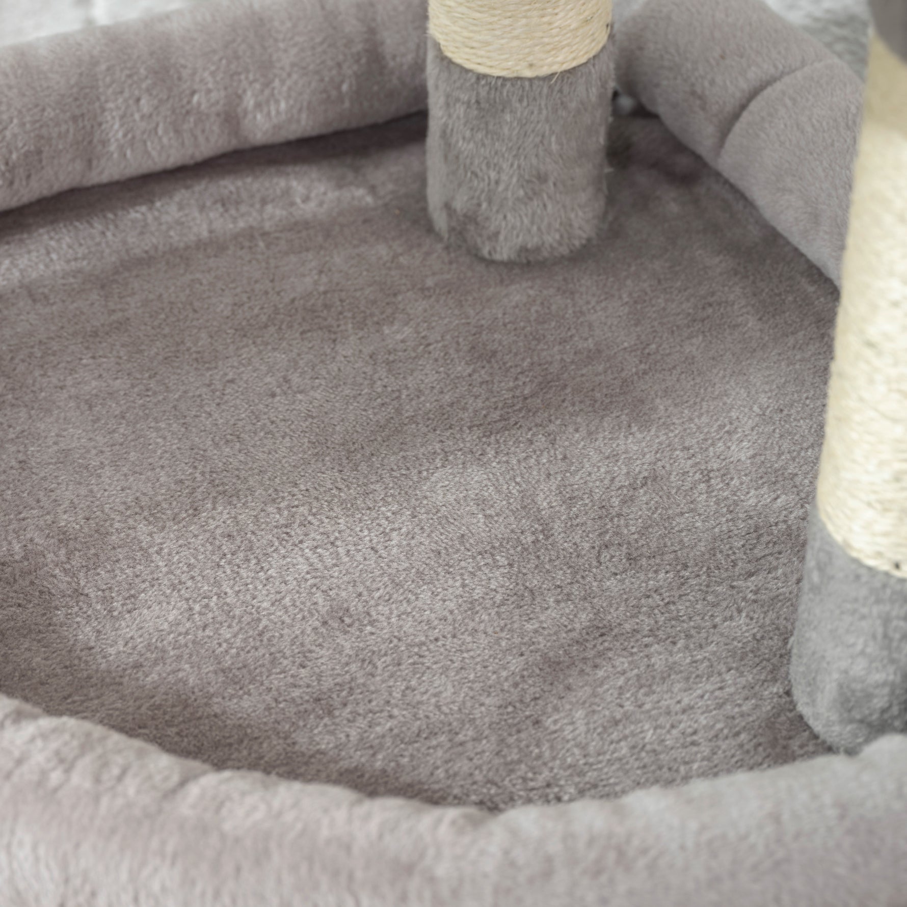 Arbre à chat tour de jeux pour chats griffoirs sisal, plate-forme, niche, tissu peluche, balles, 49x49x114cm gris clair