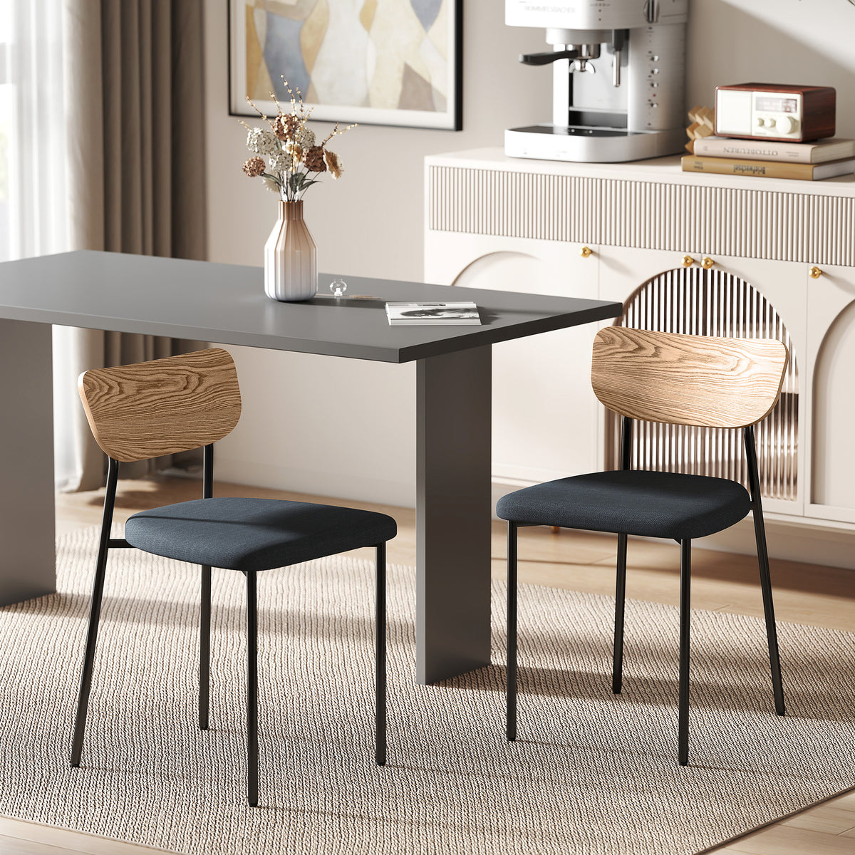 Set de 2 sillas de comedor con patas de acero, respaldo curvado y asiento acolchado, gris y efecto madera natural