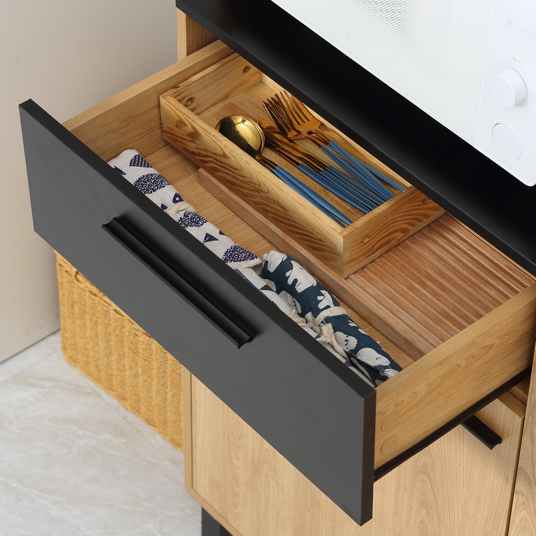 Armoire de cuisine multi-rangements avec tiroir 3 placards 4 niches et passe-câbles hauteur 180 cm noir et bois naturel