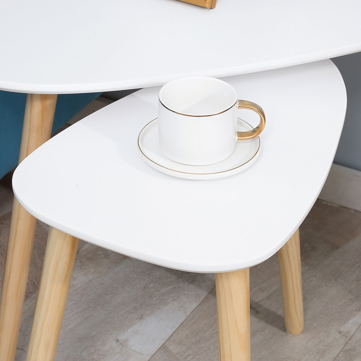 Juego de 2 mesas nido de diseño escandinavo con patas de madera y tablero de madera, blanco