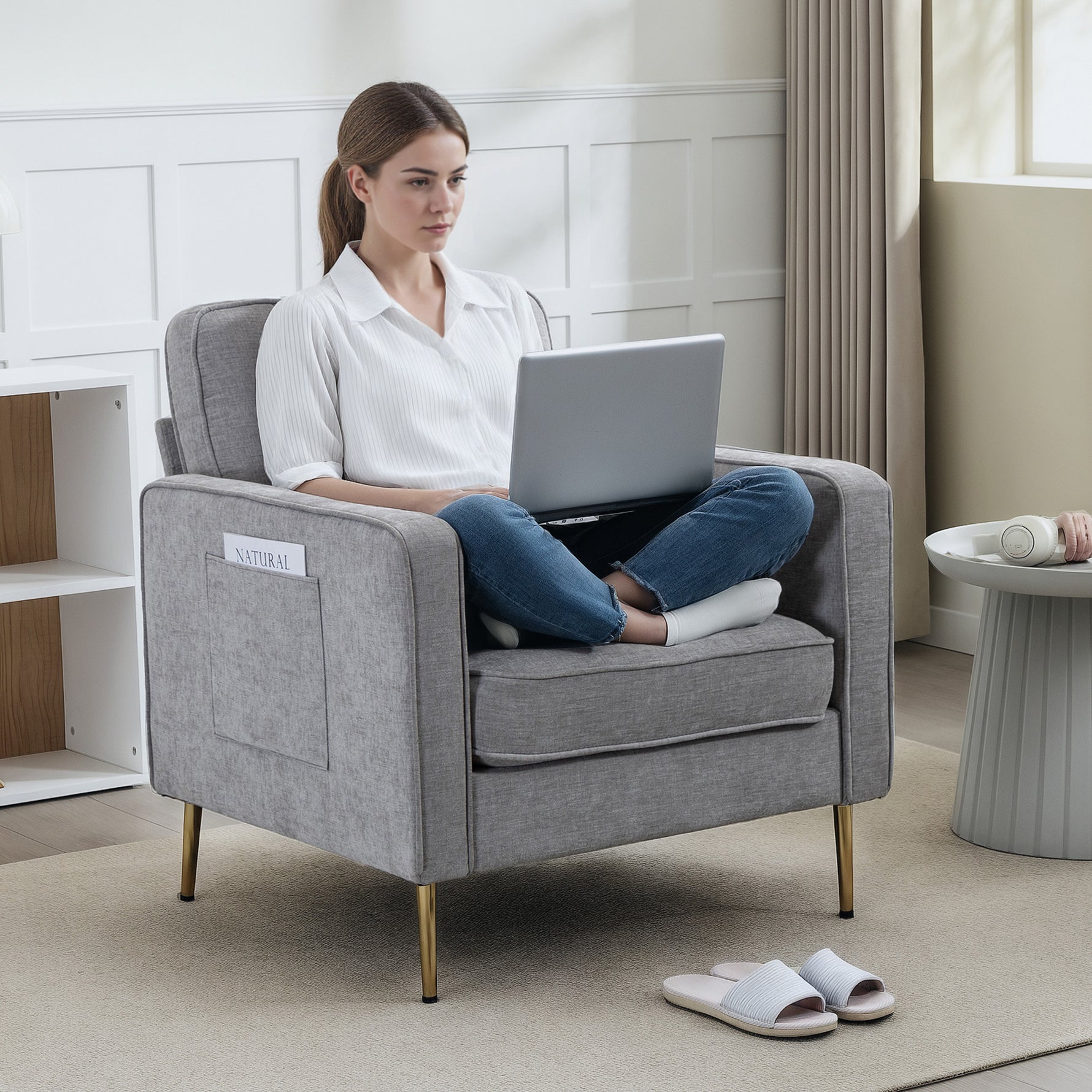 Fauteuil en tissu avec pieds en acier doré, grand confort, pochettes latérales, pour salon, bureau, chambre, gris