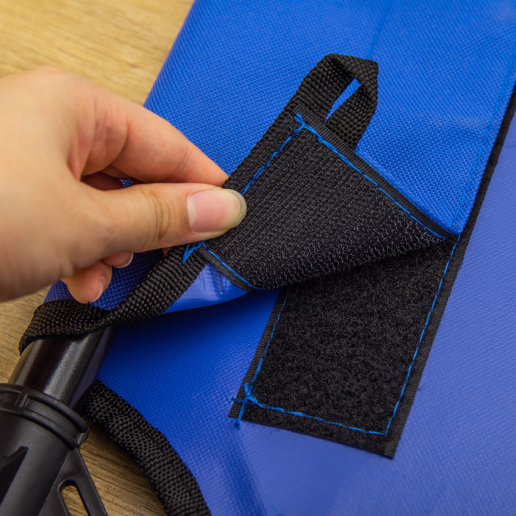 Lit surélevé pour chien lit surélevé rafraîchissant pour chien tissu Oxford sac de transport inclus 92 x 76 x 18 cm bleu