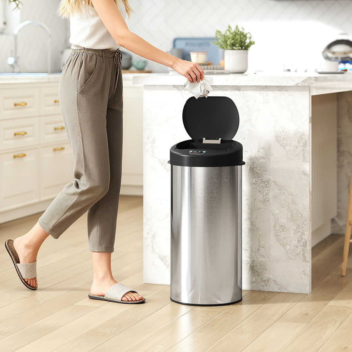 Poubelle de cuisine automatique 30 L en acier inoxydable, couvercle à fermeture en douceur, 32 x 30 x 68 cm, argent