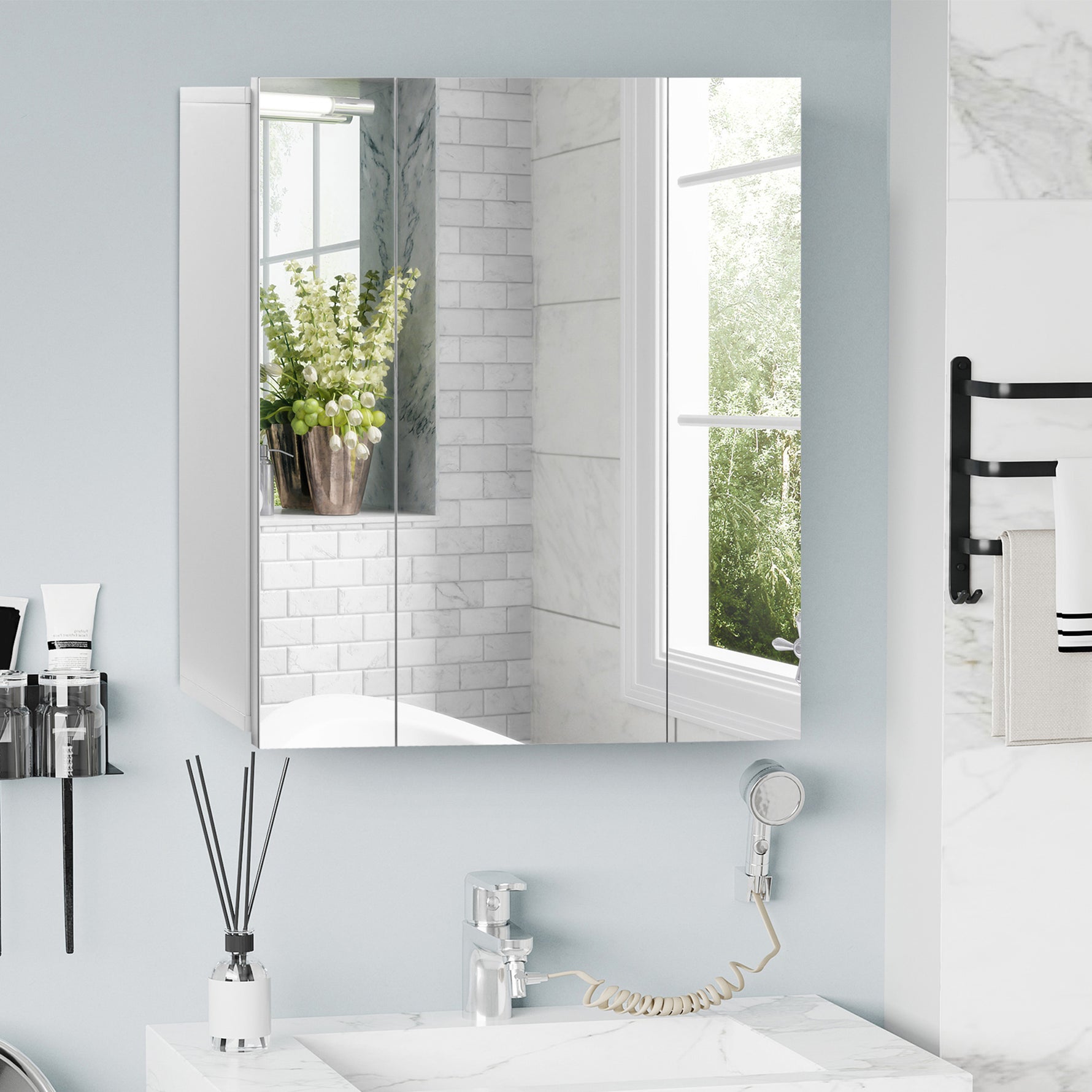 Armoire murale de salle de bain avec 3 portes miroir et étagères réglables en MDF Blanc dim. 70L x 15l x 60H cm