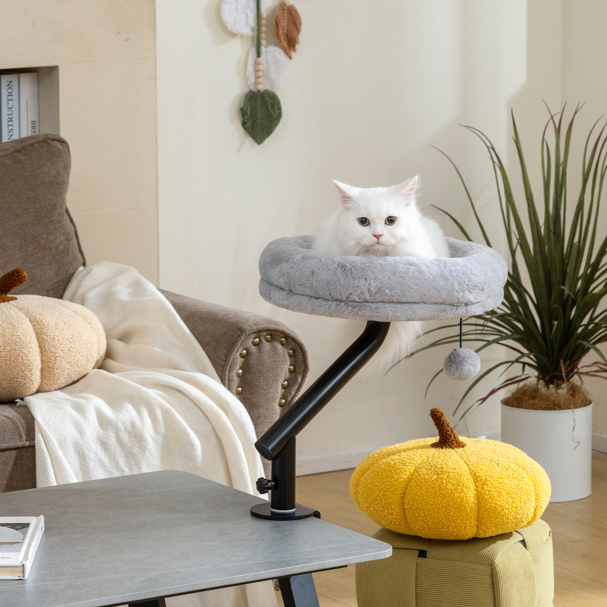 Kantoorbed voor katten, 360° draaibaar en in hoogte verstelbaar, wasbaar kattenbed met speelbal, 35x35x48 cm, grijs
