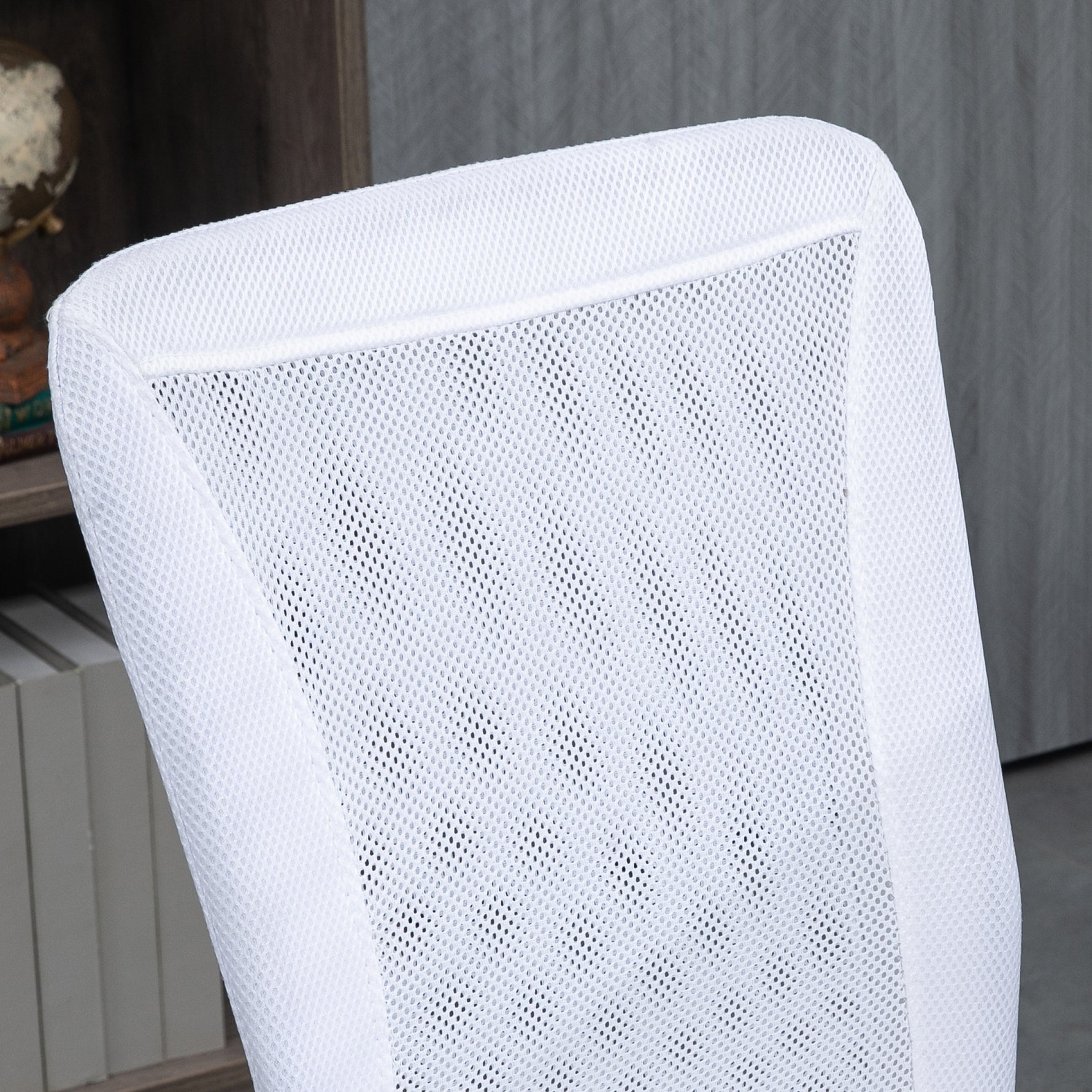 Chaise de bureau ergonomique hauteur réglable piètement chromé pivotant 360° revêtement maille blanc