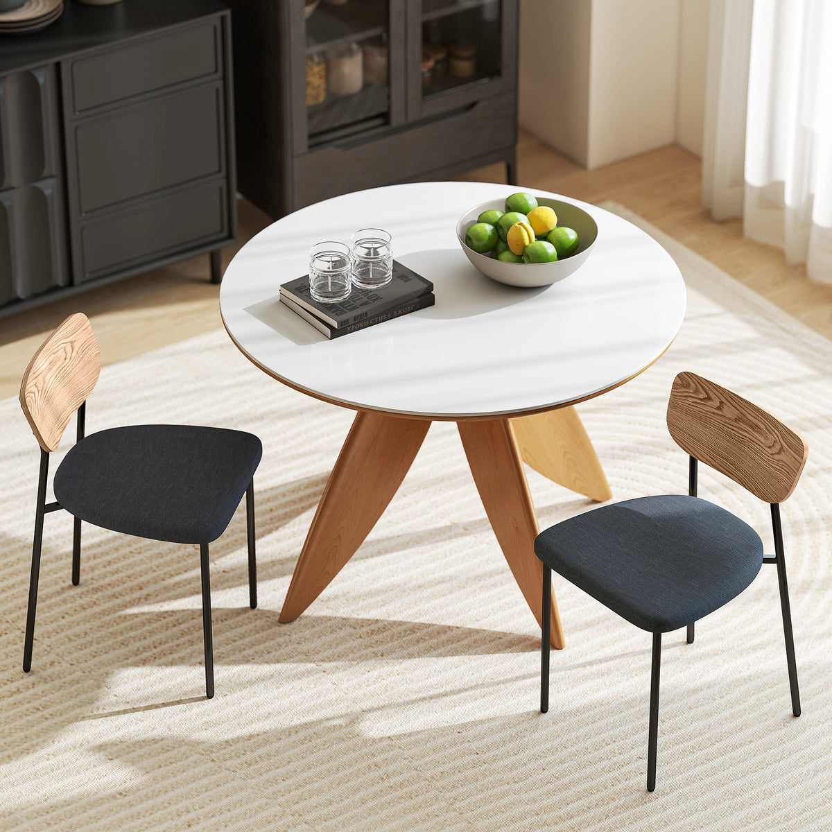Set de 2 sillas de comedor con patas de acero, respaldo curvado y asiento acolchado, gris y efecto madera natural