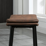 Lot de 2 tabourets de bar avec repose-pieds acier style industriel assise incurvée 48,5 x 38,5 x 68,5 cm marron noir